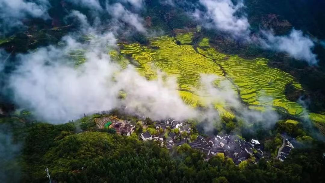 廬山、鄱陽(yáng)湖石鐘山、景德鎮(zhèn)、婺源篁嶺三日游